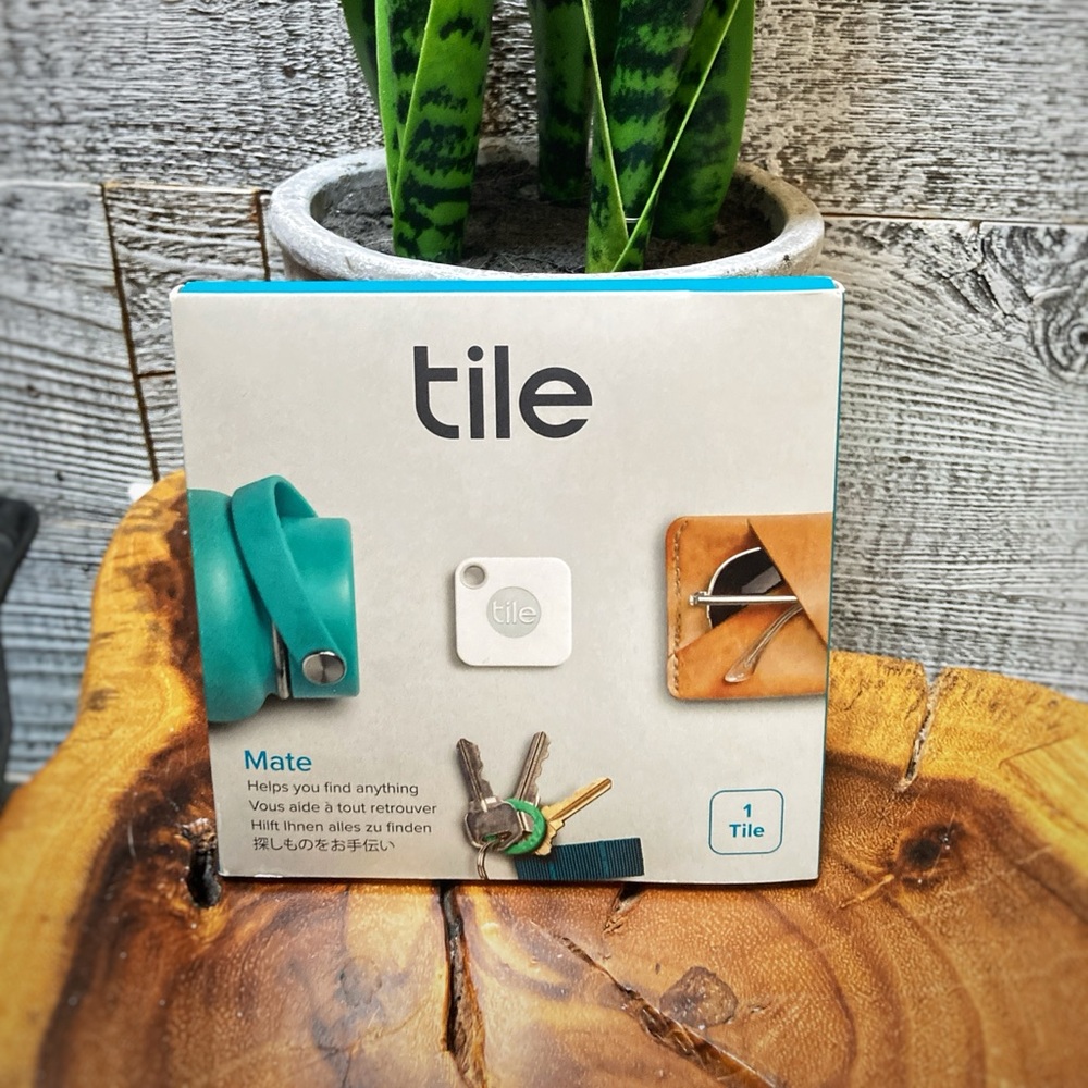 Tile | NWOT 1pc Mate - Bluetooth Tracker for Keys - White
